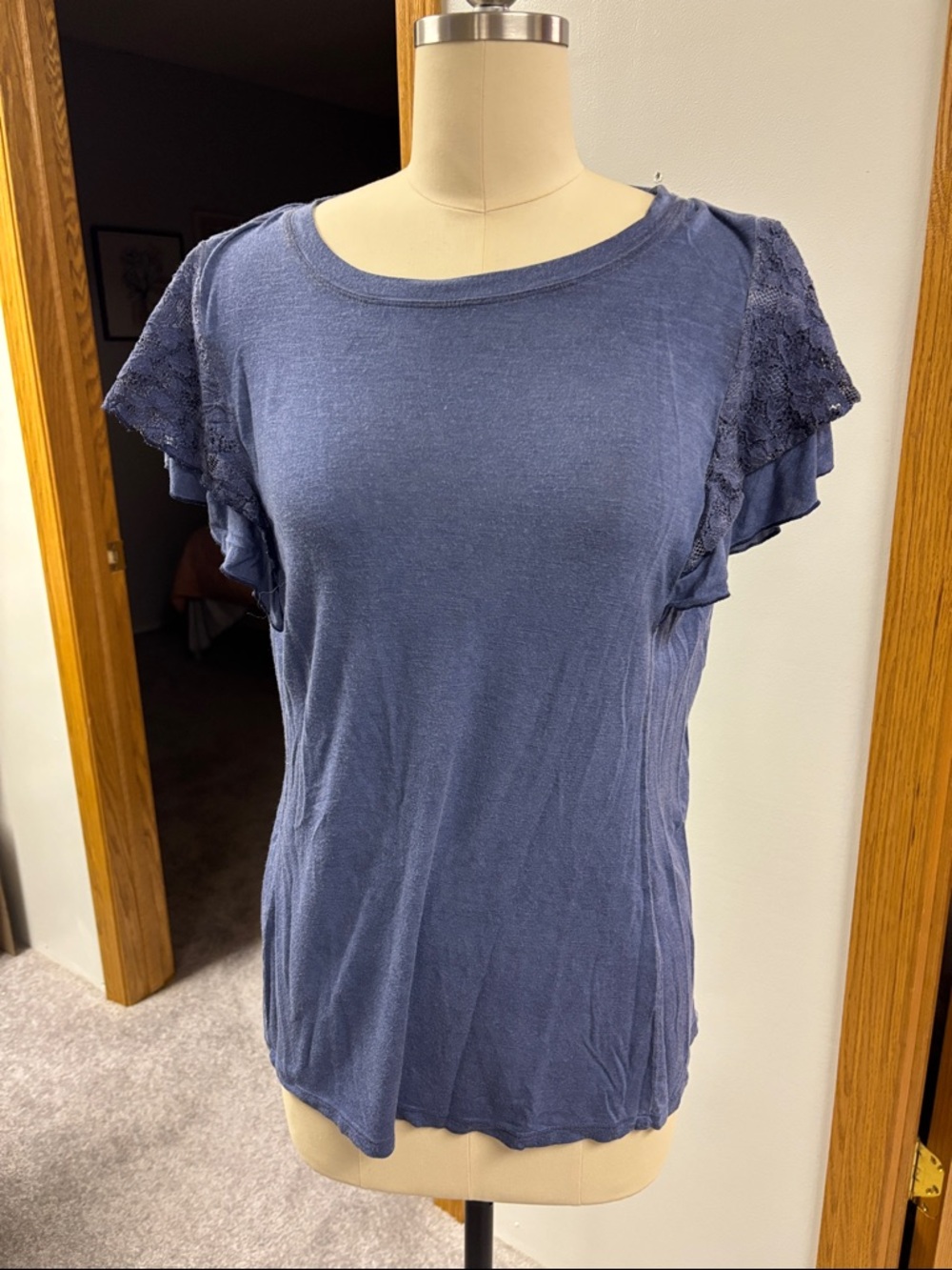 Knox Rose Blue Lace Flutter Sleeve Tee